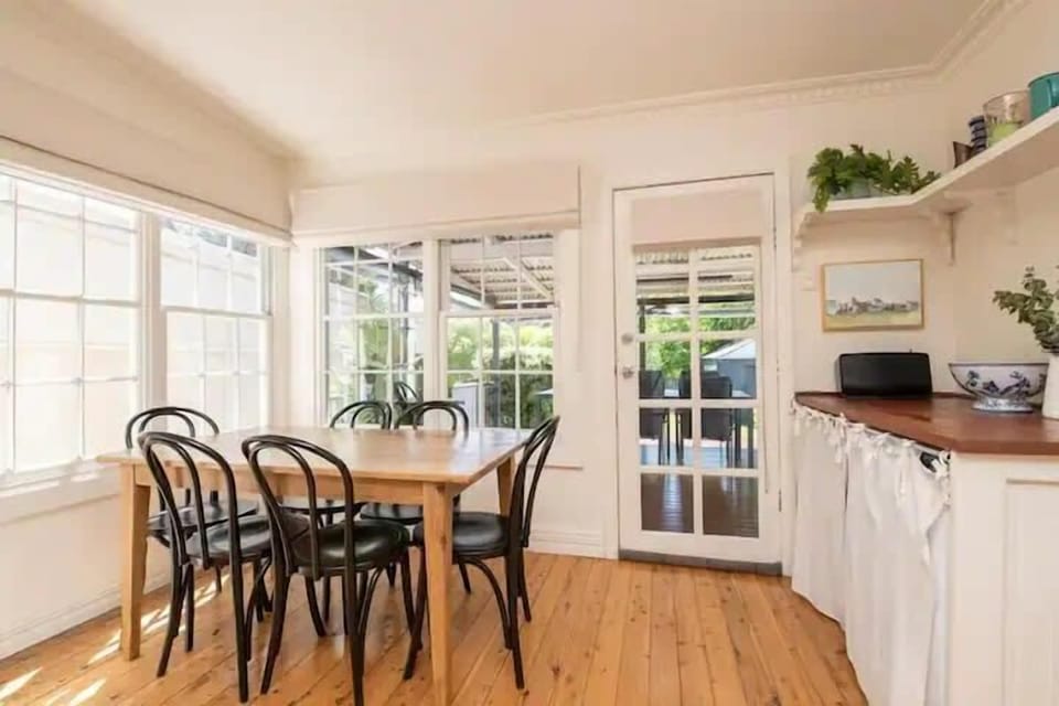 Bright Dining area to Verandah