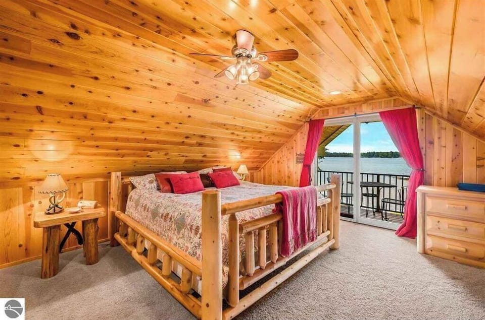 Master Bedroom-King Bed