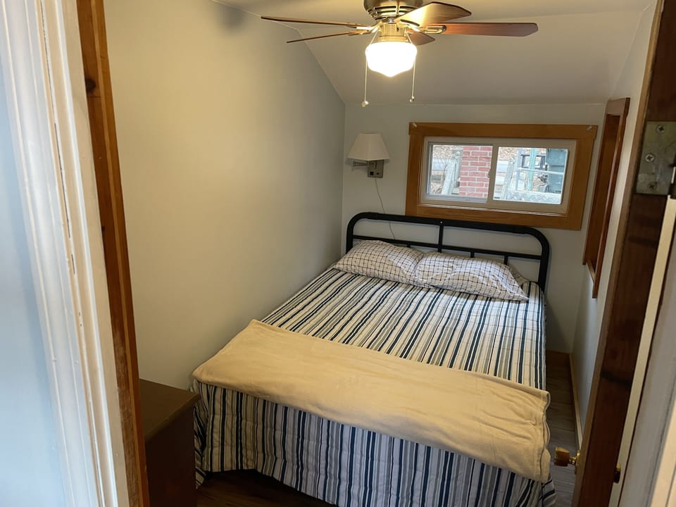 Queen bedroom 2
