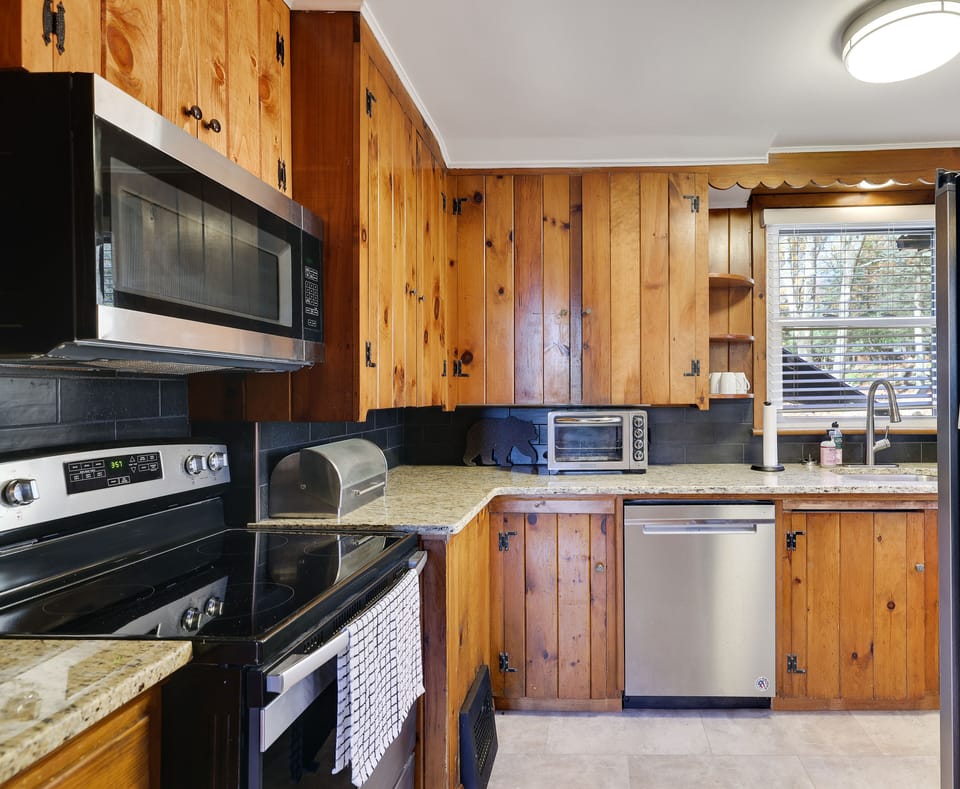 Completely modern and updated kitchen for all your cooking needs
