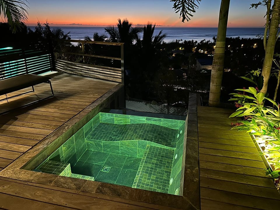 Outdoor spa tub