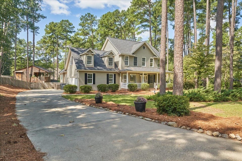 Driveway for 4 cars. View from the street.