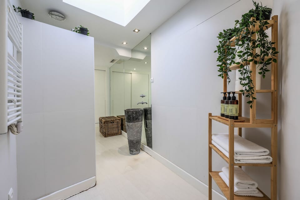 Master bedroom bathroom