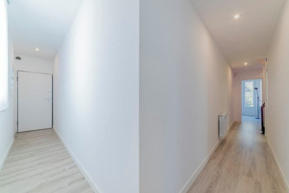 View from the entrance hall with access to bedrooms