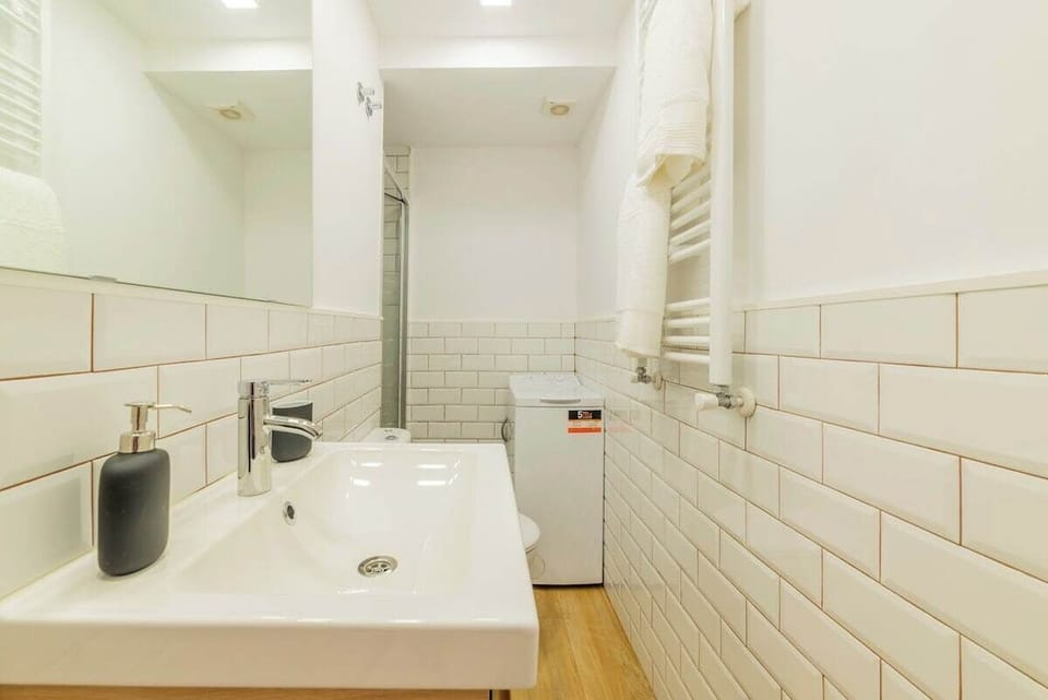 View of one of the bathrooms with a shower tray and washing machine 
