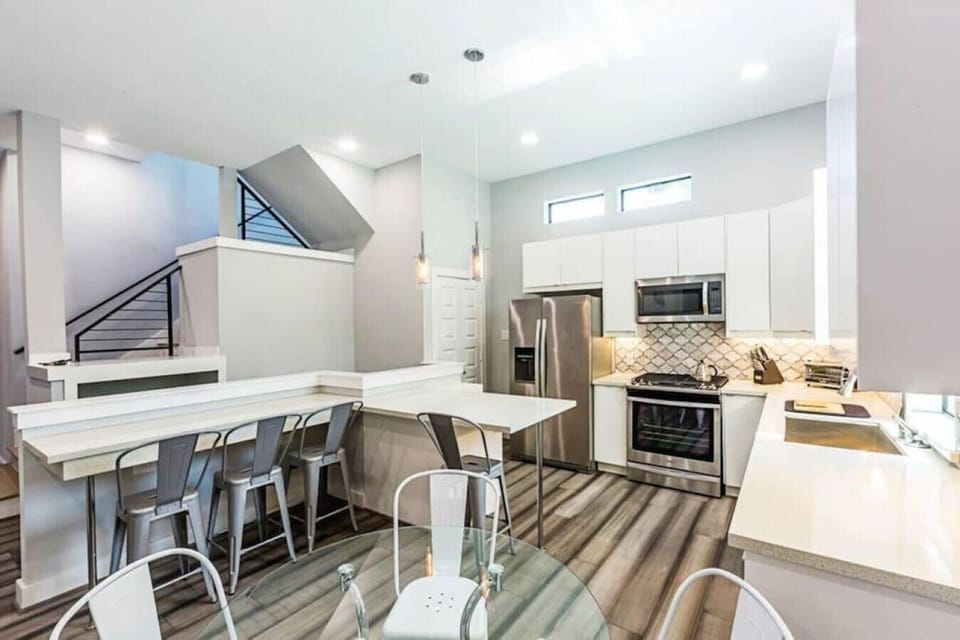 Full kitchen to entertain