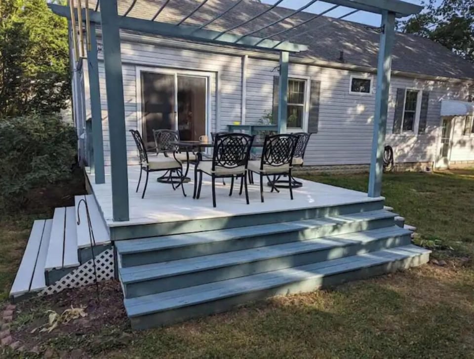 Great patio for sharing meals, taking in some sun. Very peaceful & relaxing.