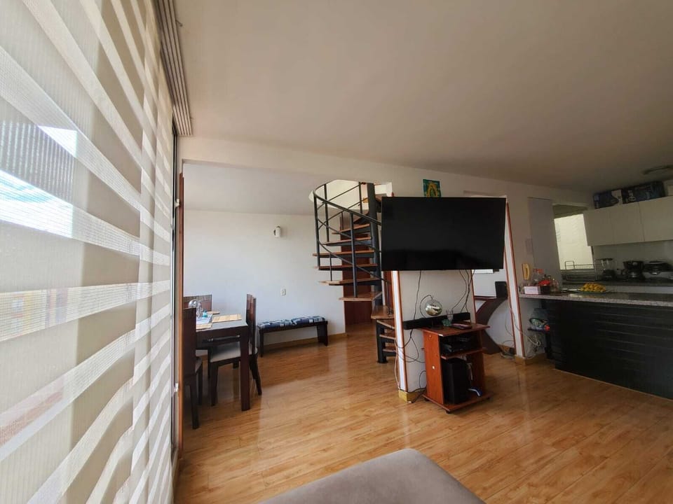 Spacious room with private bathroom and balcony Apartment in Bogota