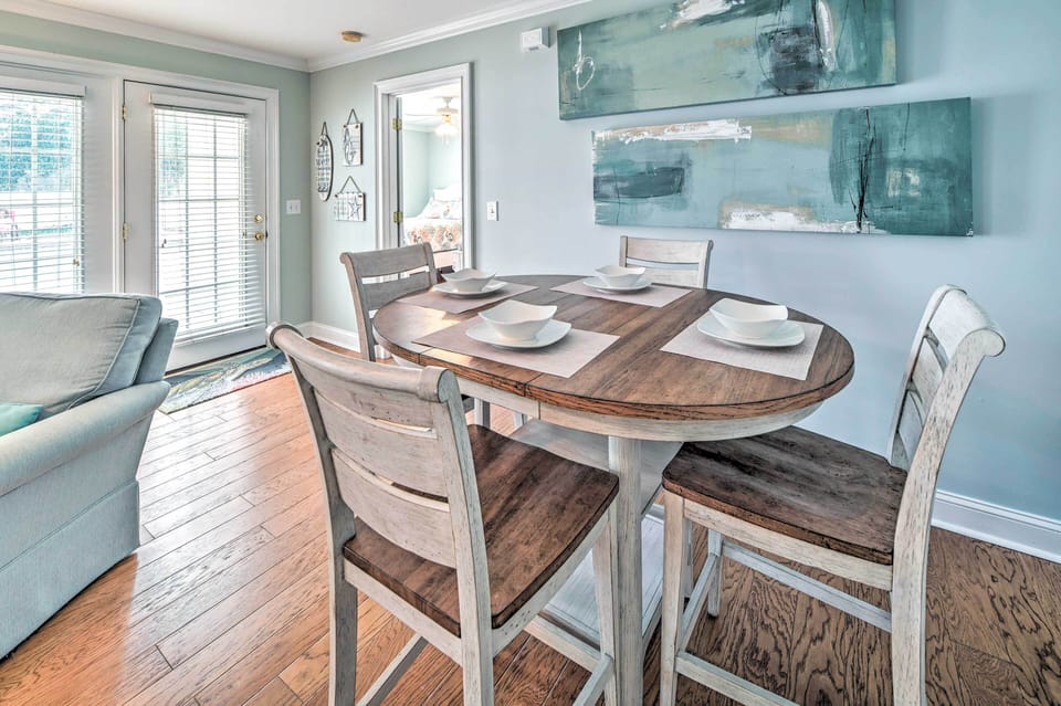 1st Floor Dining Area