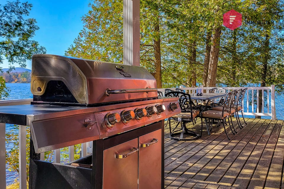BBQ 4 saisons et table de patio pour 8 personnes