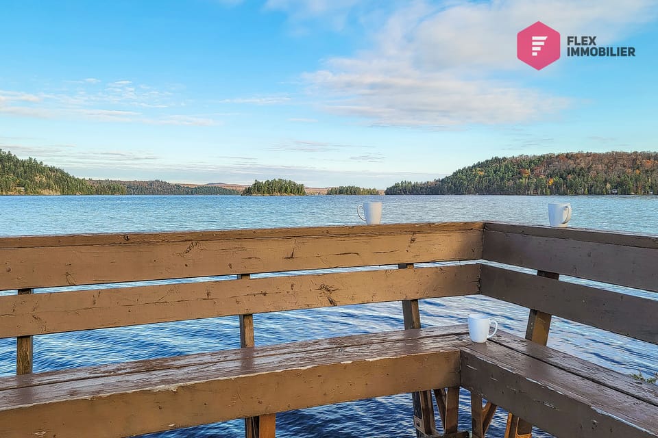 La plateforme érigée sur votre petite île au milieu du lac de 11.9 km2