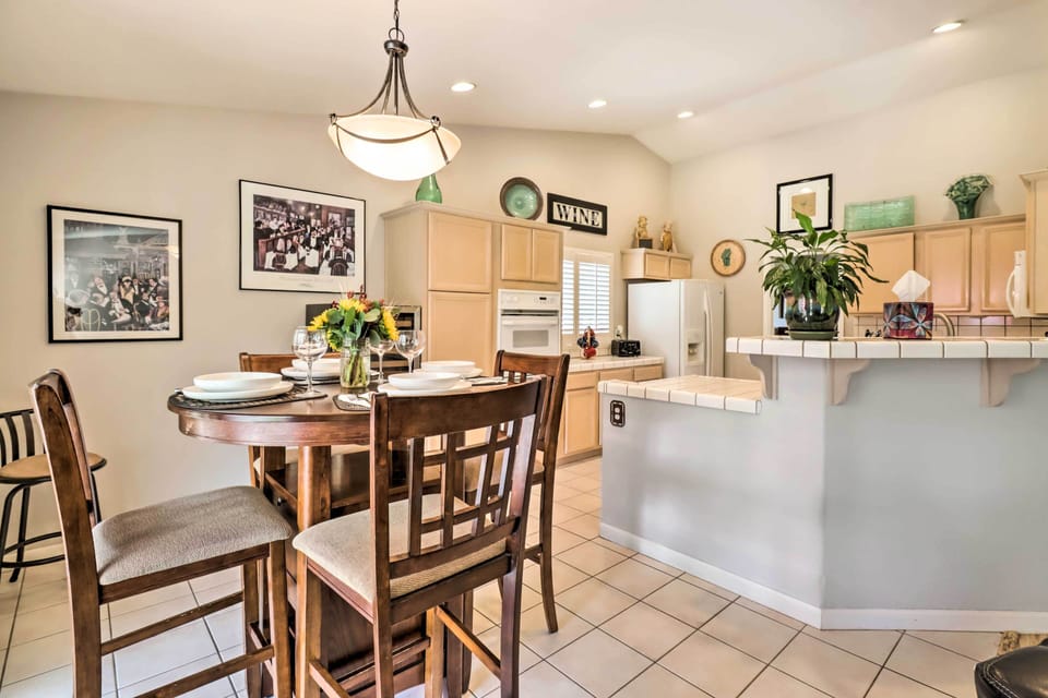 Dining Area | Dishware & Flatware Provided