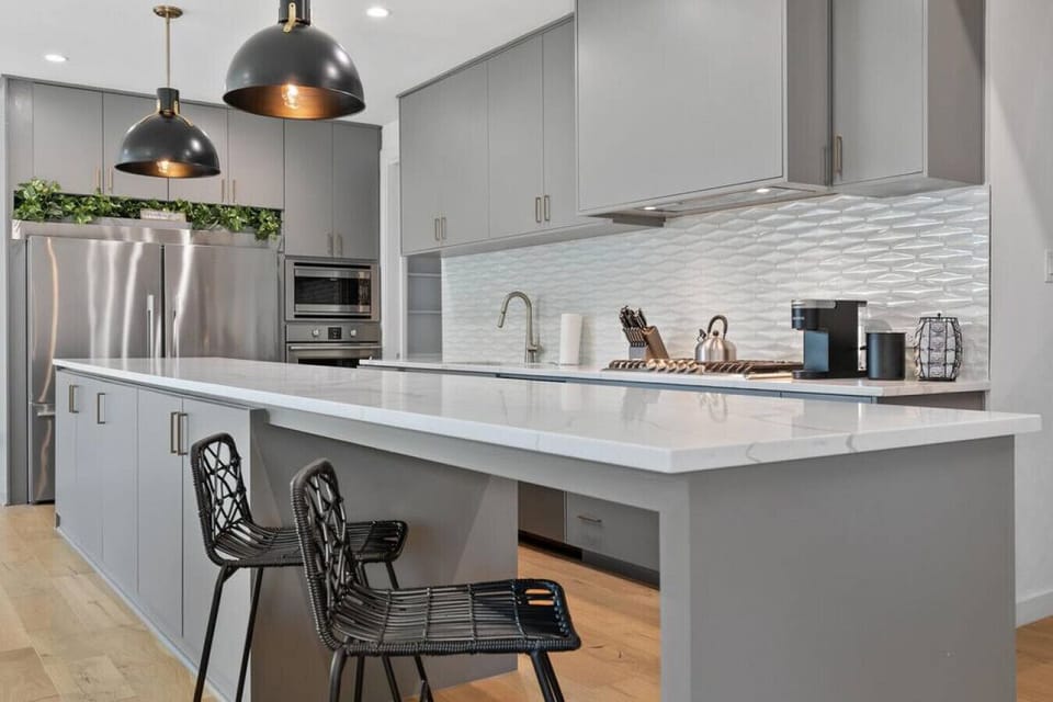 Kitchen island & barstools