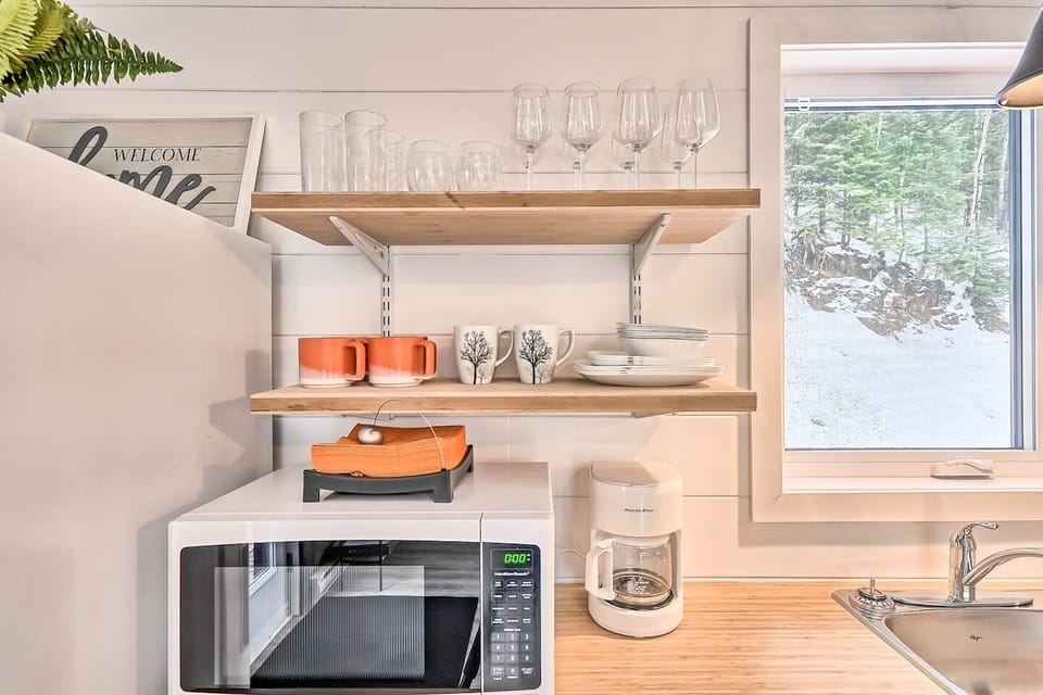 Dishes / microwave / coffee maker