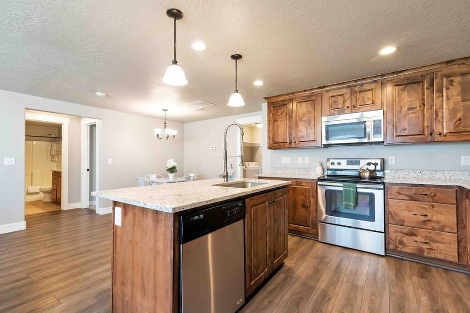Sleepy Ridge Apt Kitchen and dining areas