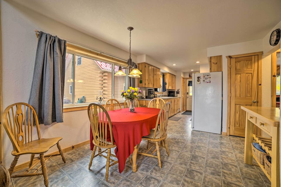 Dining Area | Dining Table | Dishware/Flatware