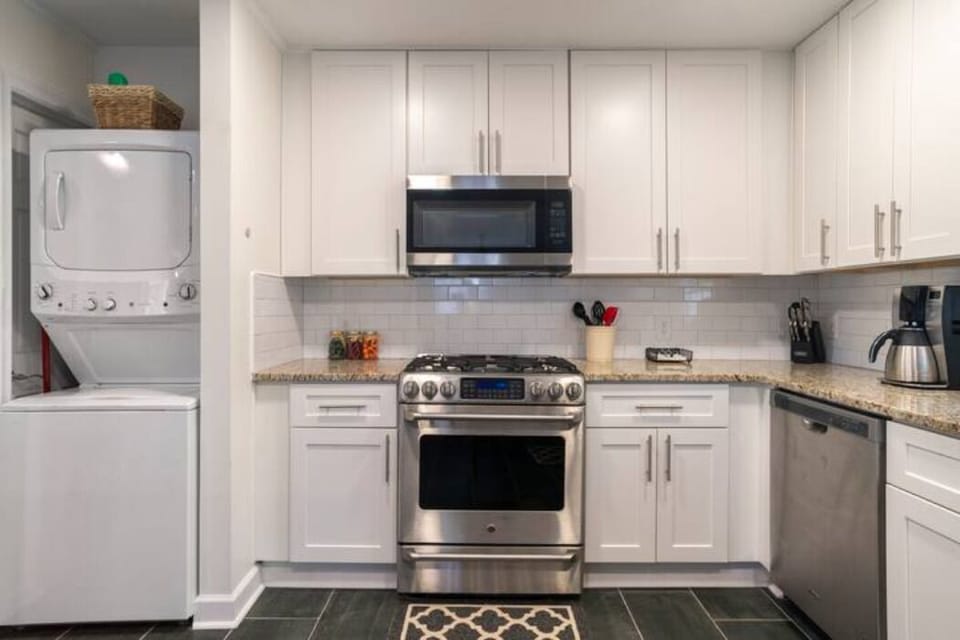 Gas 6 burner stove/oven with convection