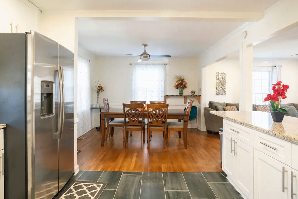 Dining room for 6 attached to kitchen