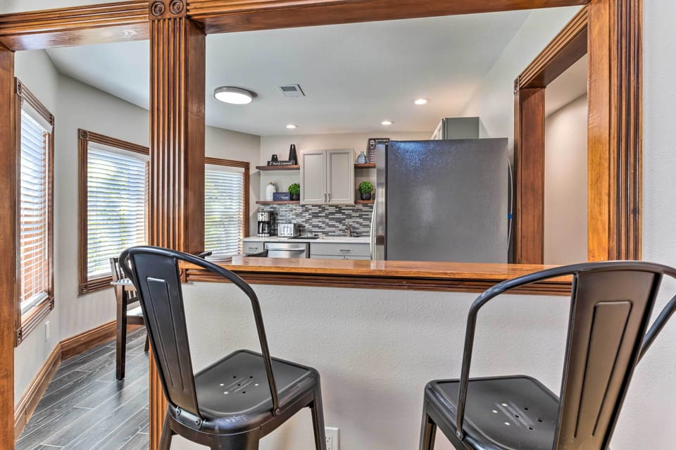 Kitchen | Breakfast Bar