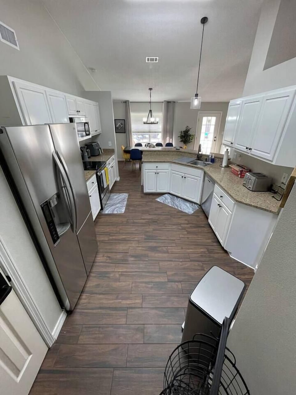 Fully stocked kitchen is ready to show off all of your cooking talent, or take the night off and order in from any of Navarres great local restaurants