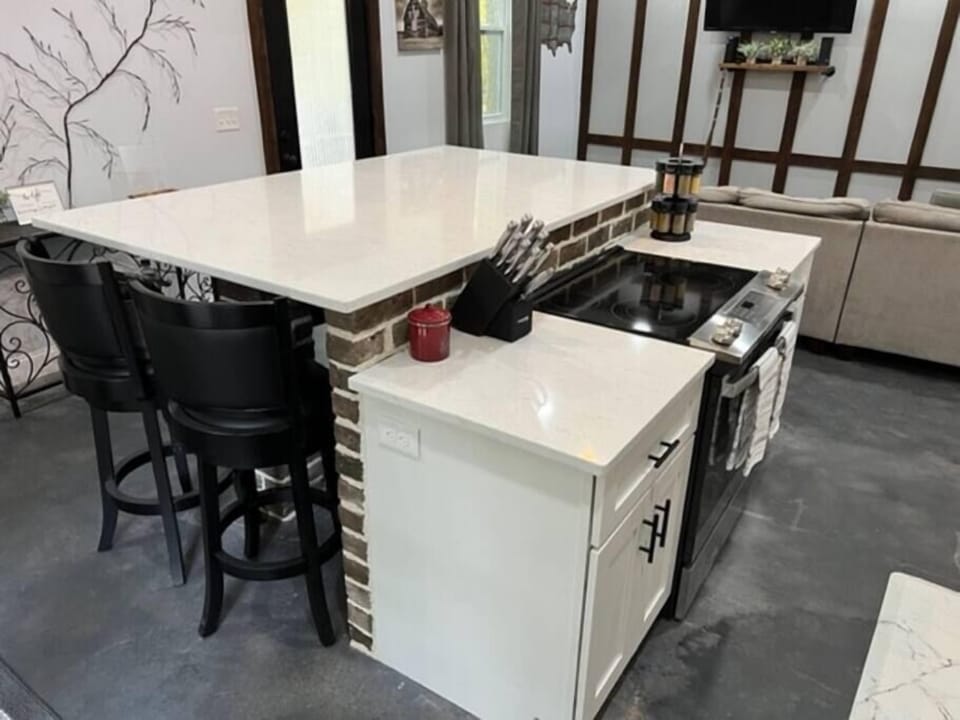 Kitchen table/bar
