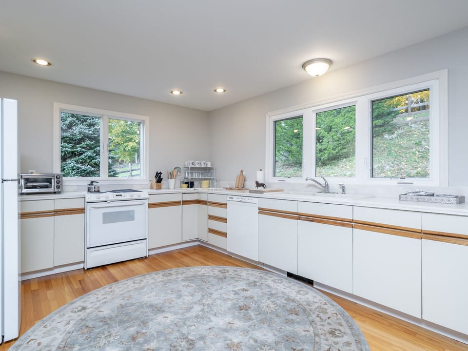 New refrigerator, microwave, air fryer, coffee maker 2022
