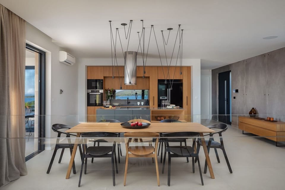 Modernly equipped kitchen, wooden dining table furnished for 8 people in a luxury villa on Murter by the sea