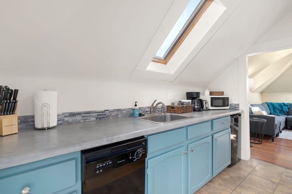 Kitchenette | Equipped with all major appliances!
