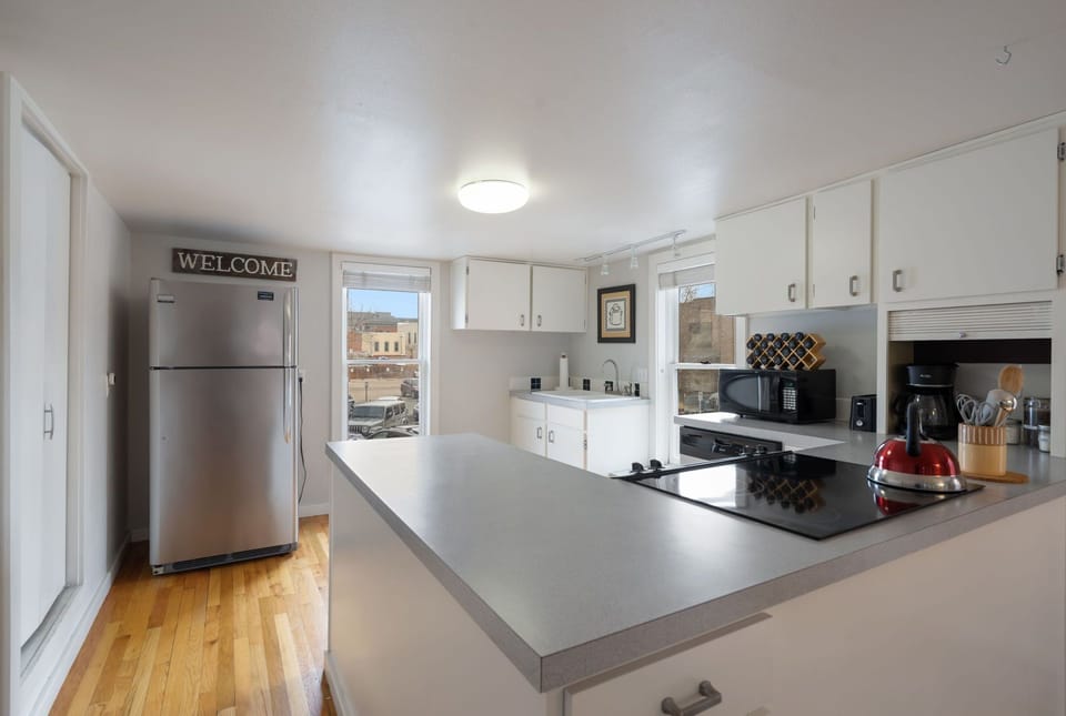 Fully-equipped Kitchen w/ Stainless Steel Appliances