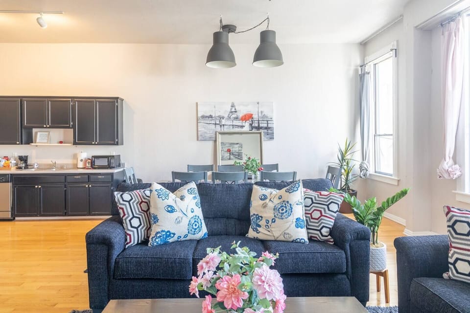 Full Kitchen includes all pots, pans, silverware, coffee maker, coffee, sugar, creamer, tea, blender, toaster, refrigerator, microwave, glasses, wine glasses and cooking/eating utensils