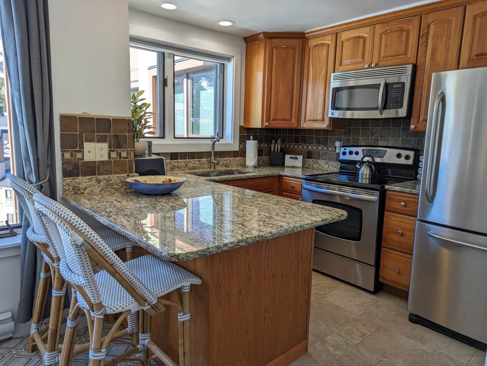 Updated kitchen w/mountain views