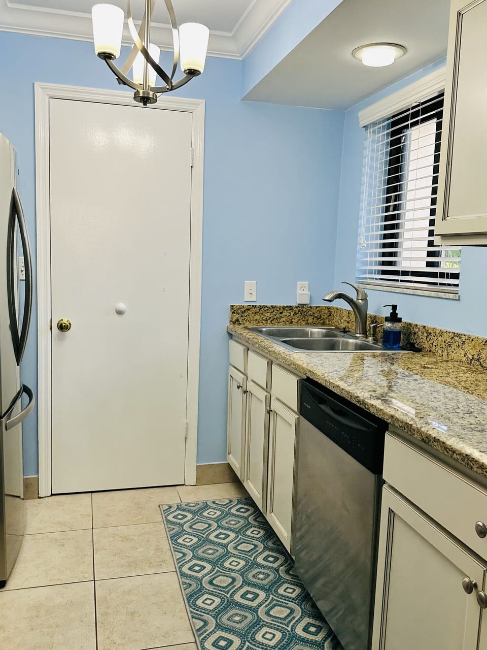 Condo comes with washer and dryer!