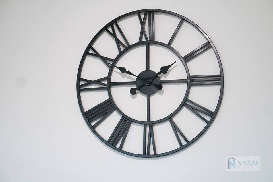 feature clock