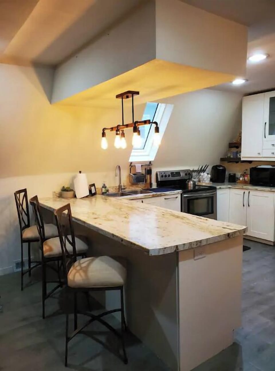 Kitchen Island Seating with 3-Barstool Height Seats