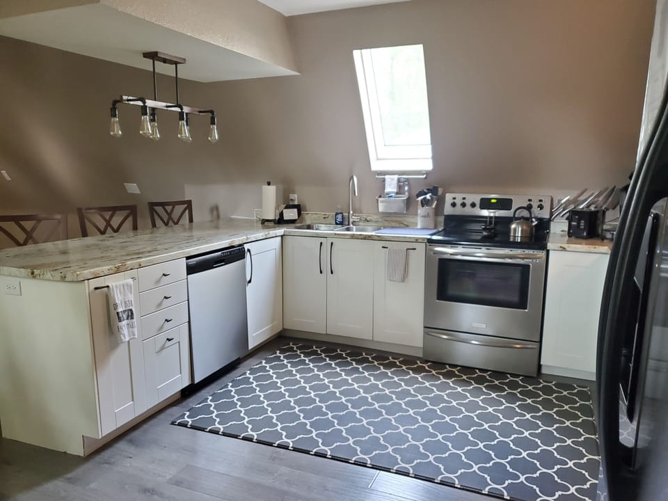 Fully Equipped Kitchen so you can prepare a homemade meal with ease!