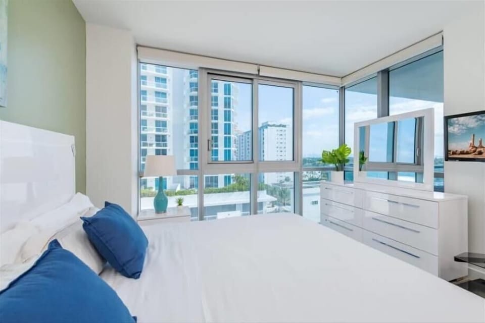 Miami Miami Beach 1 Partial Ocean View Bedroom 3