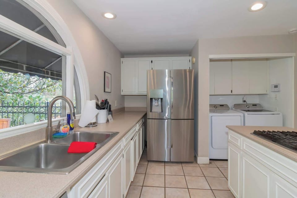 Modern Kitchen 