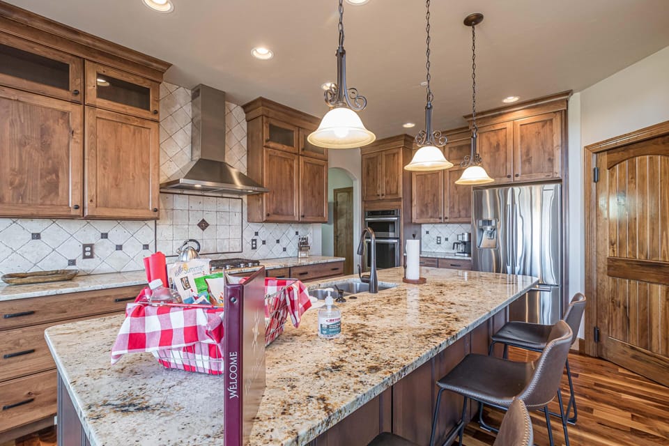 From coffee in the morning to gourmet meals, this kitchen has everything you need.