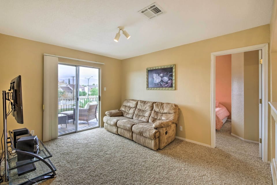 Living Room | 2nd Floor | Smart TV | Deck Access
