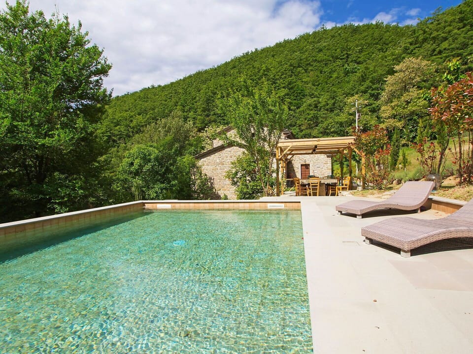 Water, Sky, Plant, Cloud, Building, Swimming Pool, Natural Landscape, Tree, Rectangle, Grass
