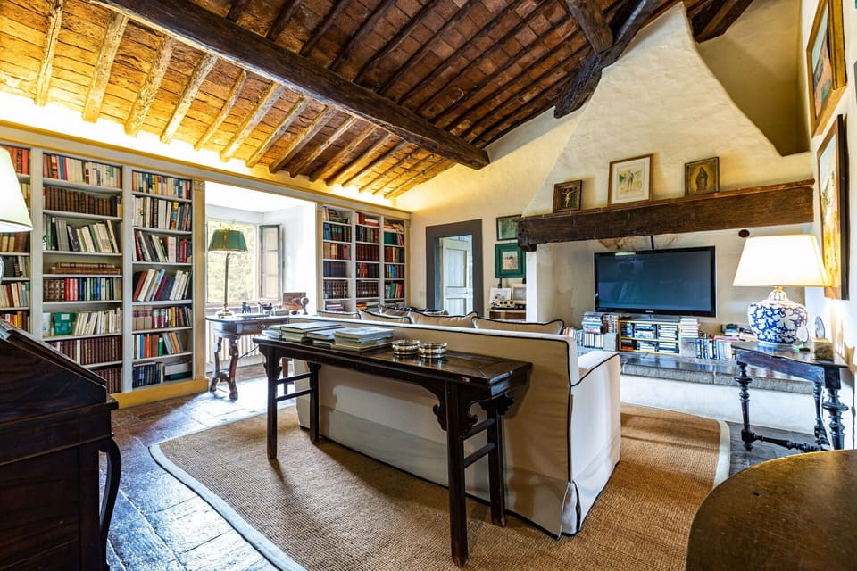 Property, Furniture, Table, Building, Wood, Architecture, House, Floor, Interior Design, Living Room