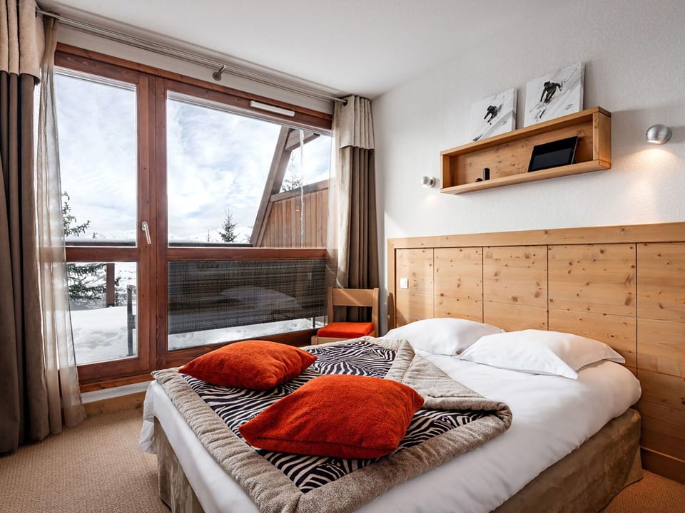 Furniture, Property, Comfort, Building, Azure, Wood, Window, Bed Frame, Textile, Interior Design