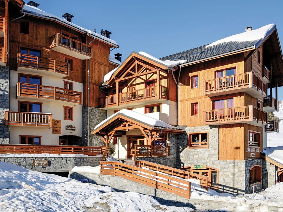 Building, Snow, Sky, Window, House, Wood, Slope, Leisure, Facade, Urban Design