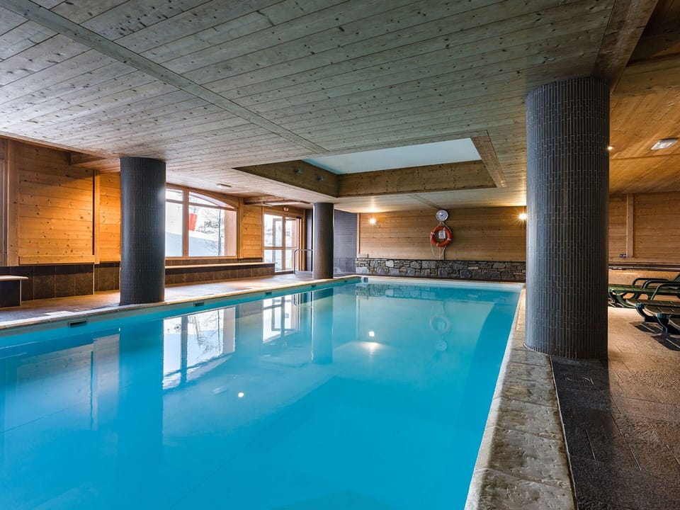 Water, Swimming Pool, Building, Interior Design, Floor, House, Leisure, Flooring, Real Estate, Ceiling