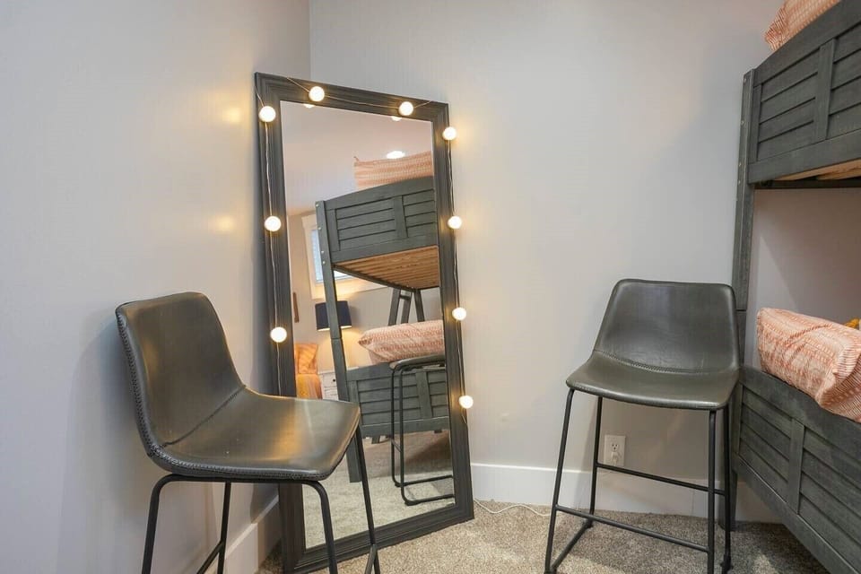 Yes, you need a large mirror to make sure of the perfect outfit!
