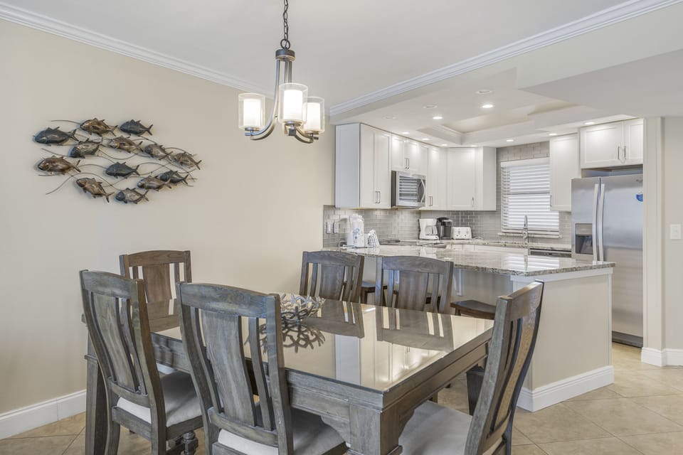 Kitchen & Dining