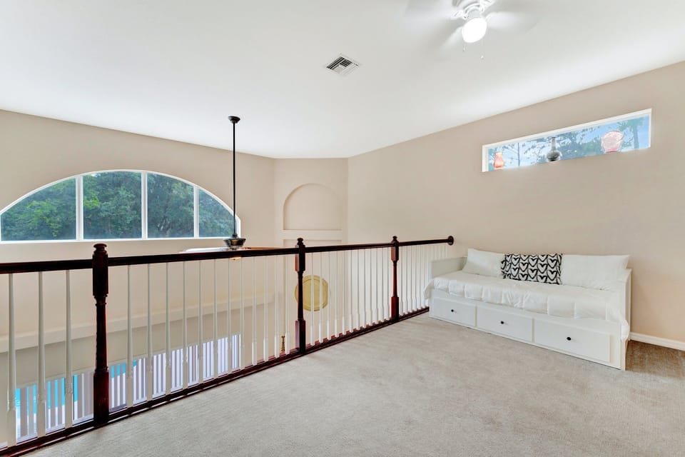 Lounge Area with Day Bed. (Pulls out to a double-bed).