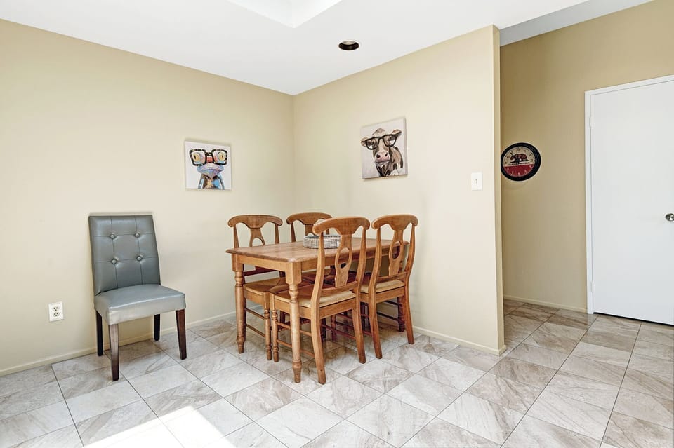 KITCHEN TABLE