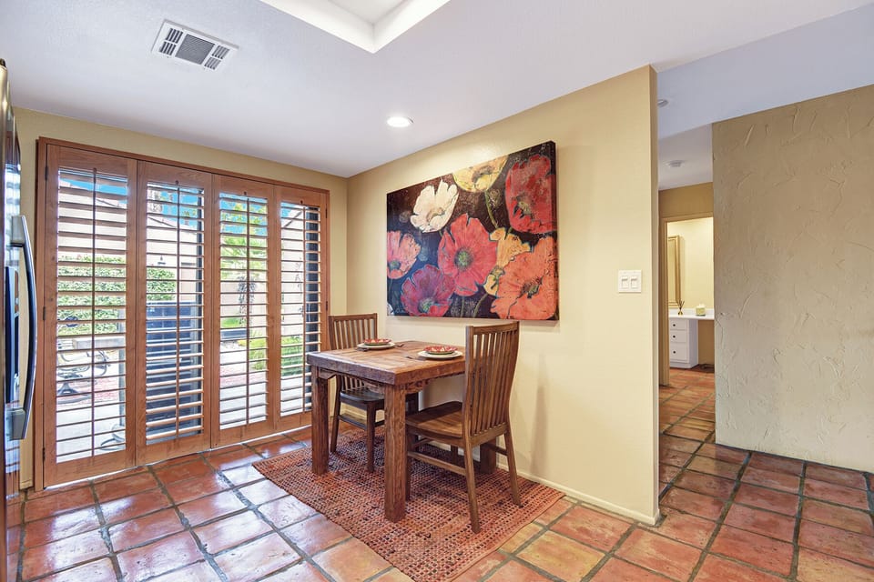 KITCHEN TABLE REVERSE.jpg mls