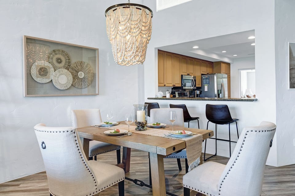 DINING TABLE TIGHT